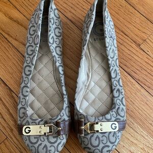 Guess Flats Womens 8M  Grey W/Gold Accent  EUC